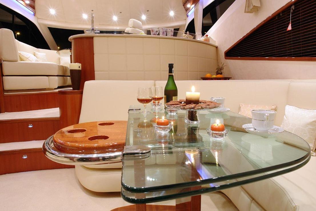 Yacht Pegasus II Hotel Barcelona Kültér fotó